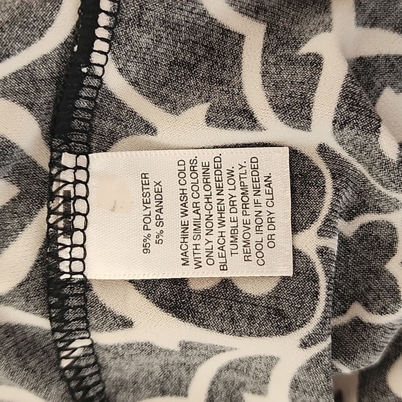 WHBM Black White Geometric Floral Print Dress Size XS - Picture 6 of 8